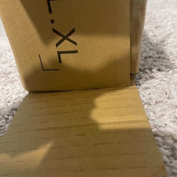 POTTERY BARN STANDARD BRASS CURTAN ROD.  CURTAIN ROD 96-120" AND WALL BRACKETS - Picture 5 of 5